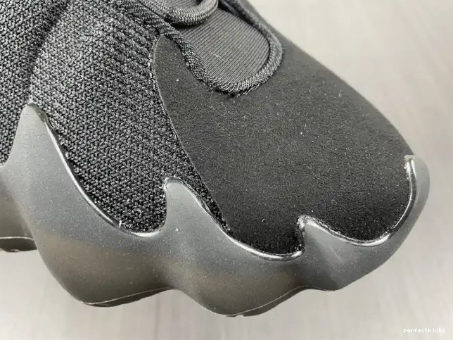 400 ADIDAS YEEZY H68032 0629